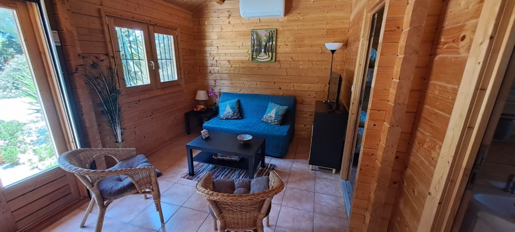 Villa Soroni chalet woonkamer